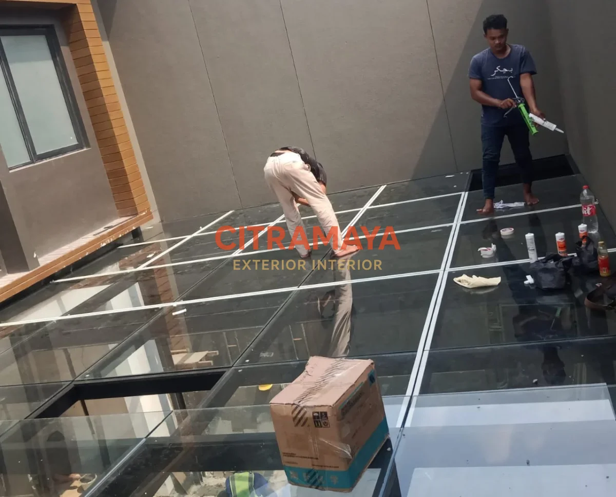 Kanopi Tempered Glass – Proyek Kanopi Kaca dengan Standar Konstruksi Profesional