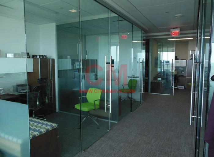 Partisi Kaca — Sistem Pembatas Ruangan Modern Berstandar Engineering