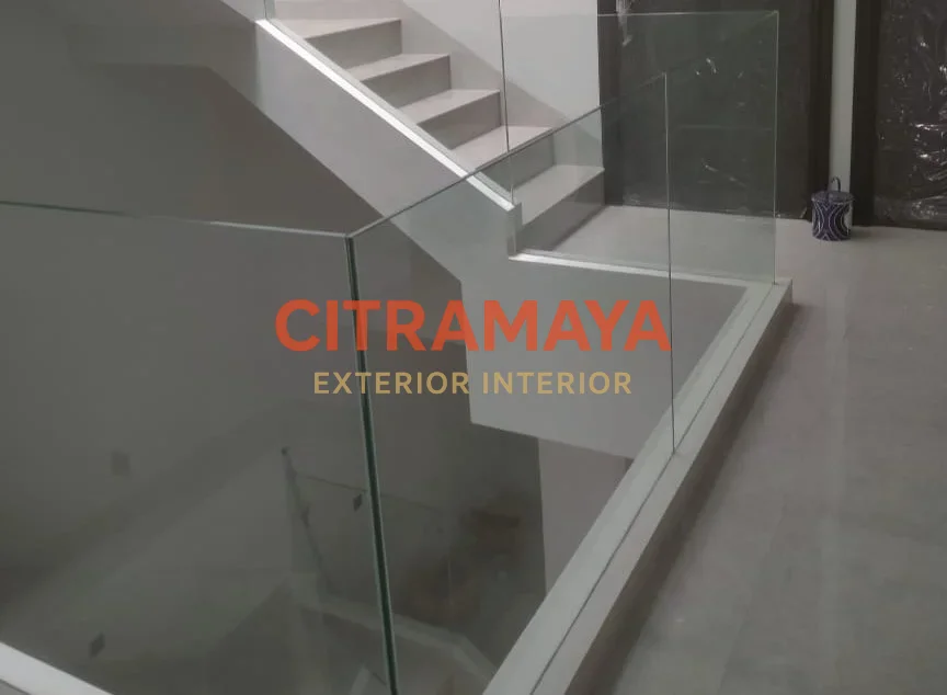 Railing Balkon Kaca — Sistem Railing Kaca Tempered Premium untuk Hunian & Bangunan Modern