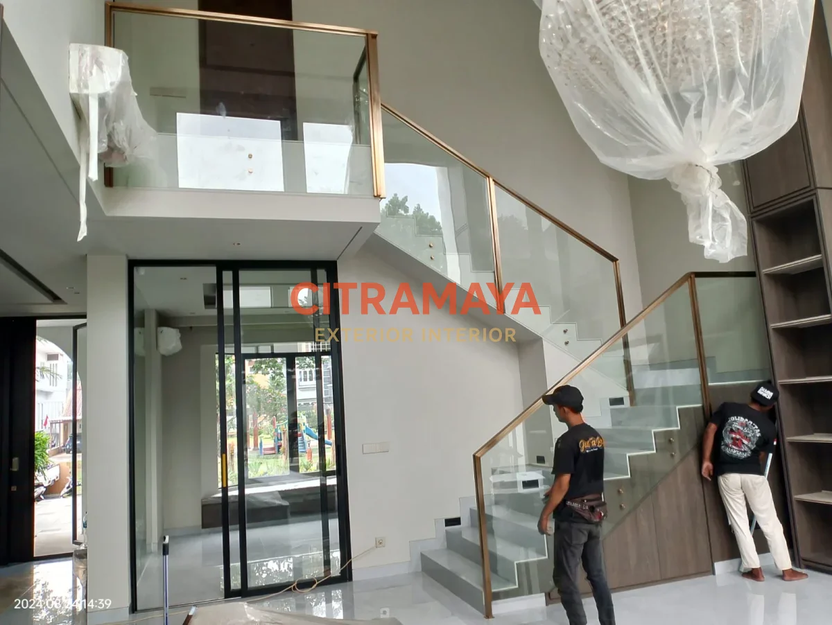 Railing Tangga Kaca — Solusi Railing Kaca Tempered Premium untuk Interior Modern