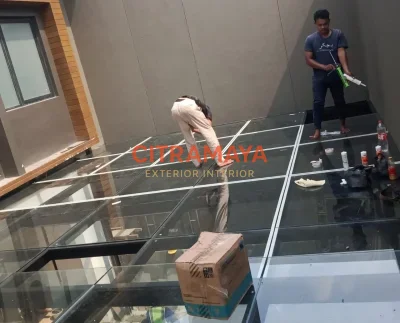 Kanopi Tempered Glass – Proyek Kanopi Kaca dengan Standar Konstruksi Profesional