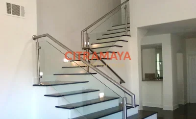 Railing Tangga Kaca Tempered – Keamanan Tinggi dengan Tampilan Mewah